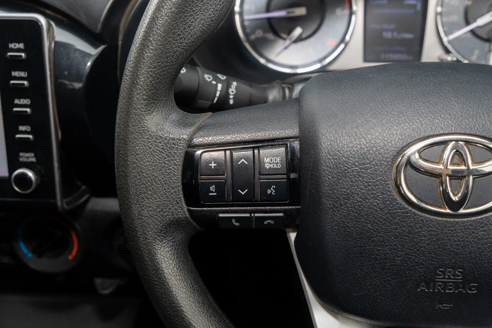 2022 Toyota Hilux Gallery Image 11