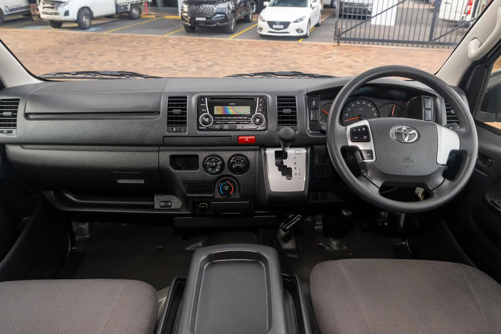 2015 Toyota Hiace Gallery Image 8