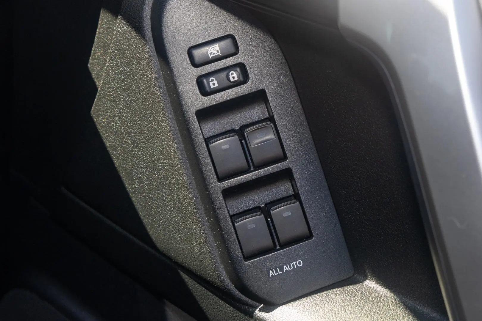 2020 Toyota Landcruiser Prado Gallery Image 17