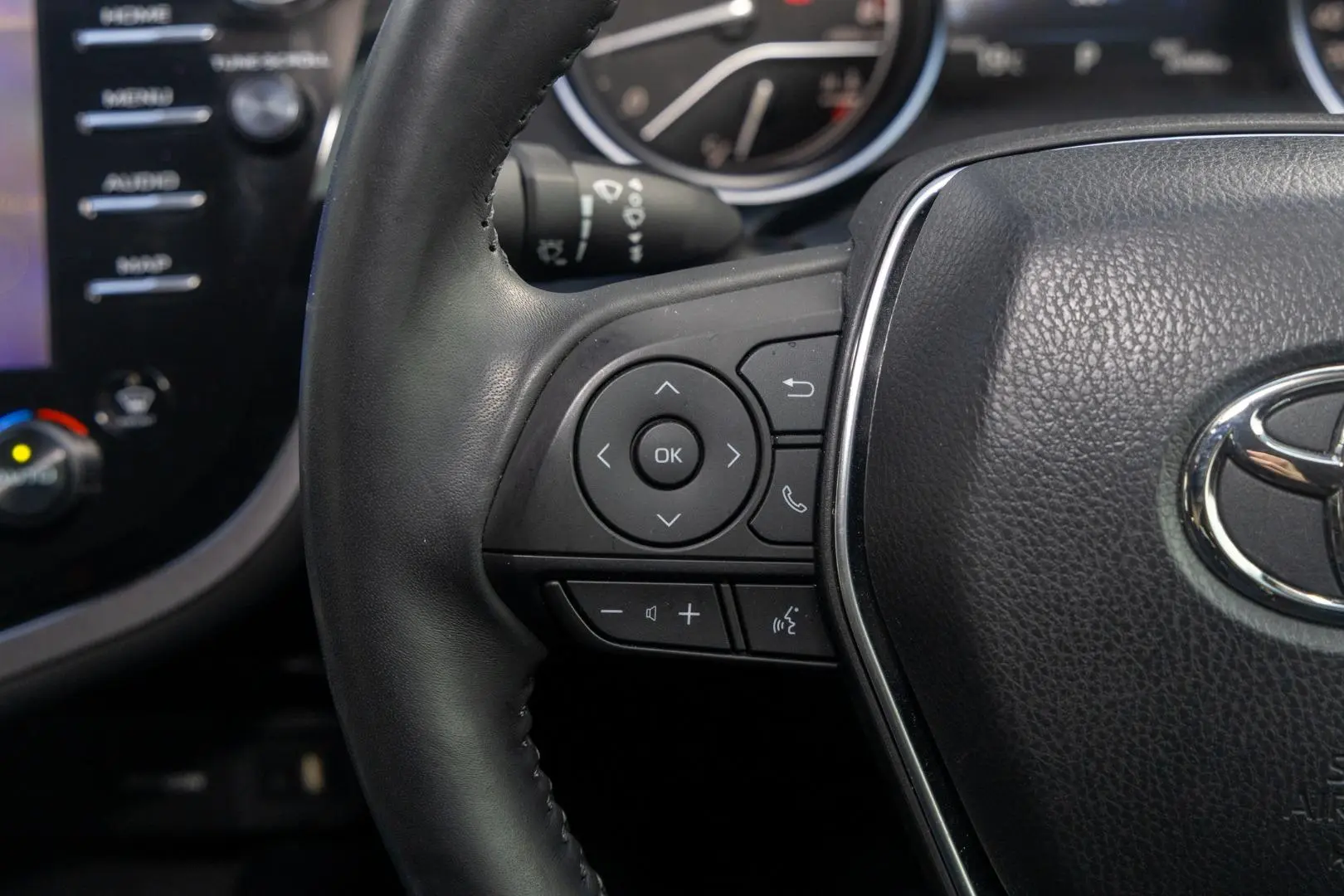 2019 Toyota Camry Gallery Image 11