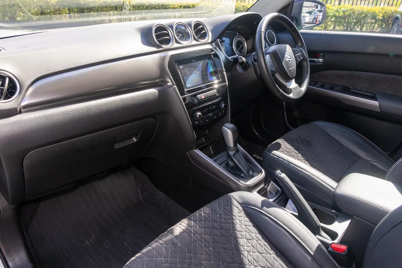 2021 Suzuki Vitara Gallery Image 8