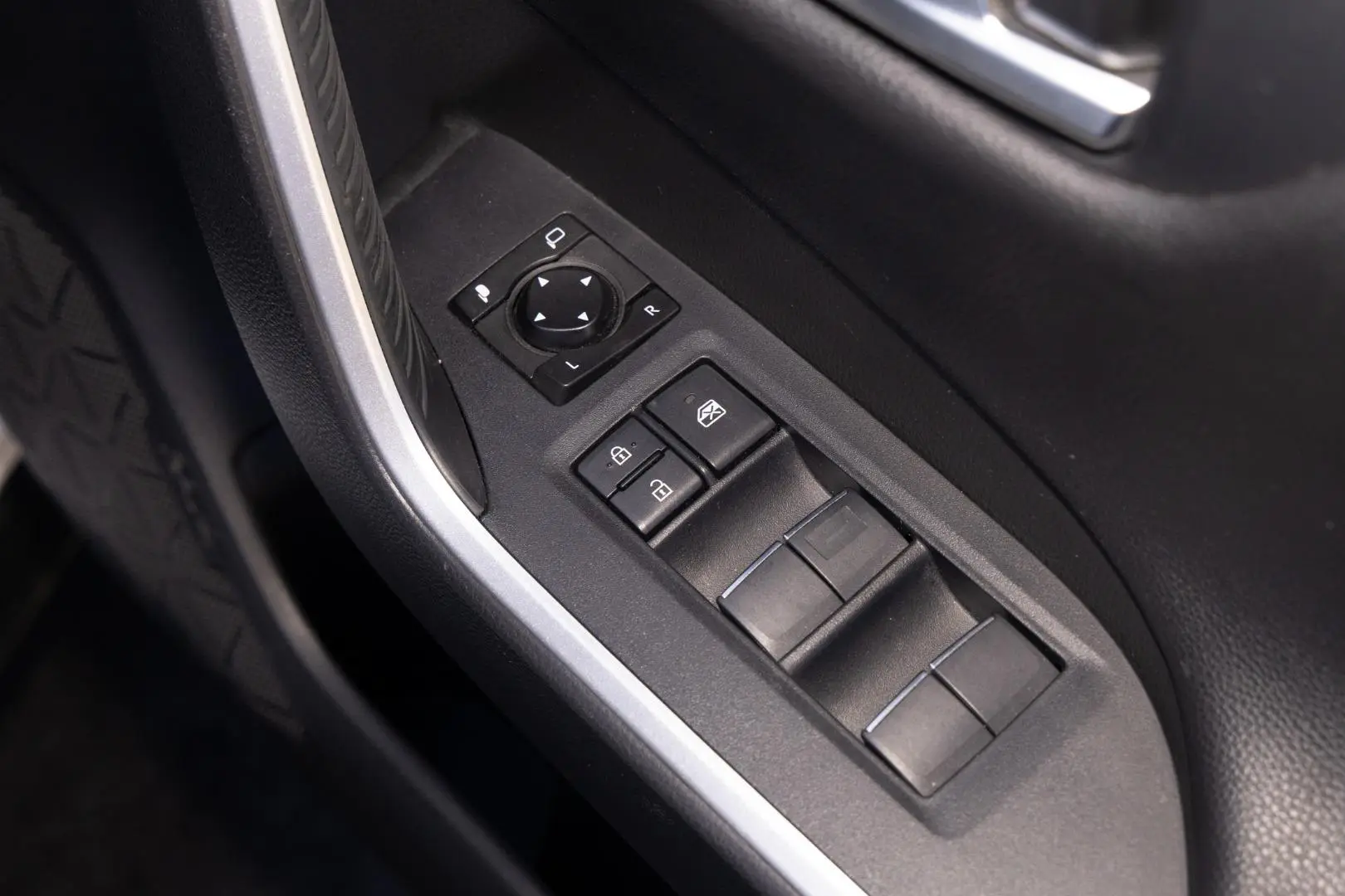 2020 Toyota RAV4 Gallery Image 18