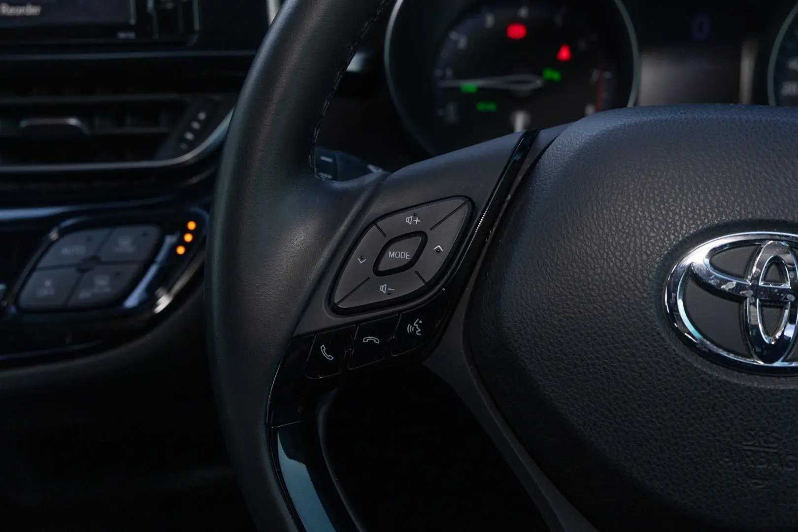 2019 Toyota C-HR Gallery Image 11