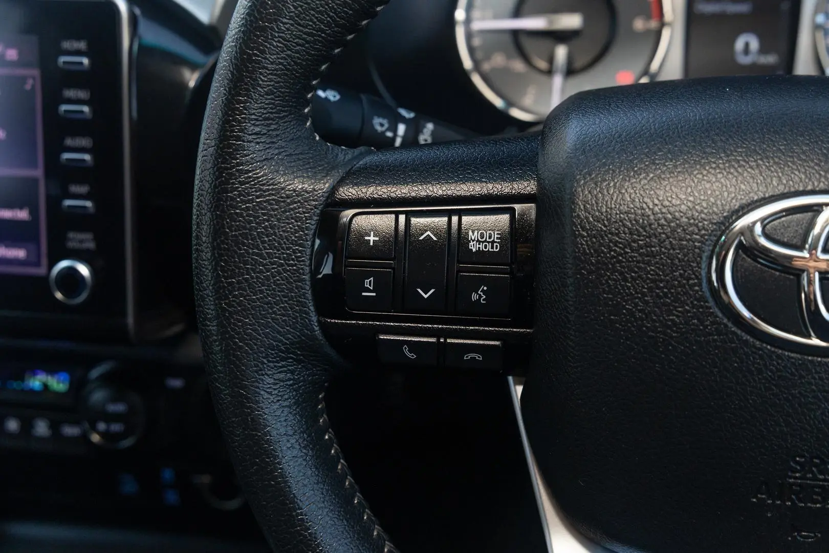 2022 Toyota Hilux Gallery Image 11