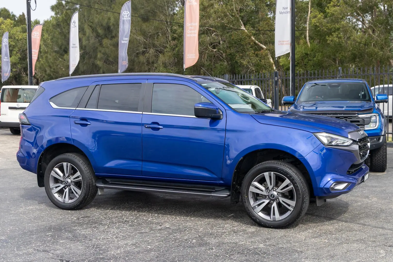 2023 Isuzu MU-X Gallery Image 3