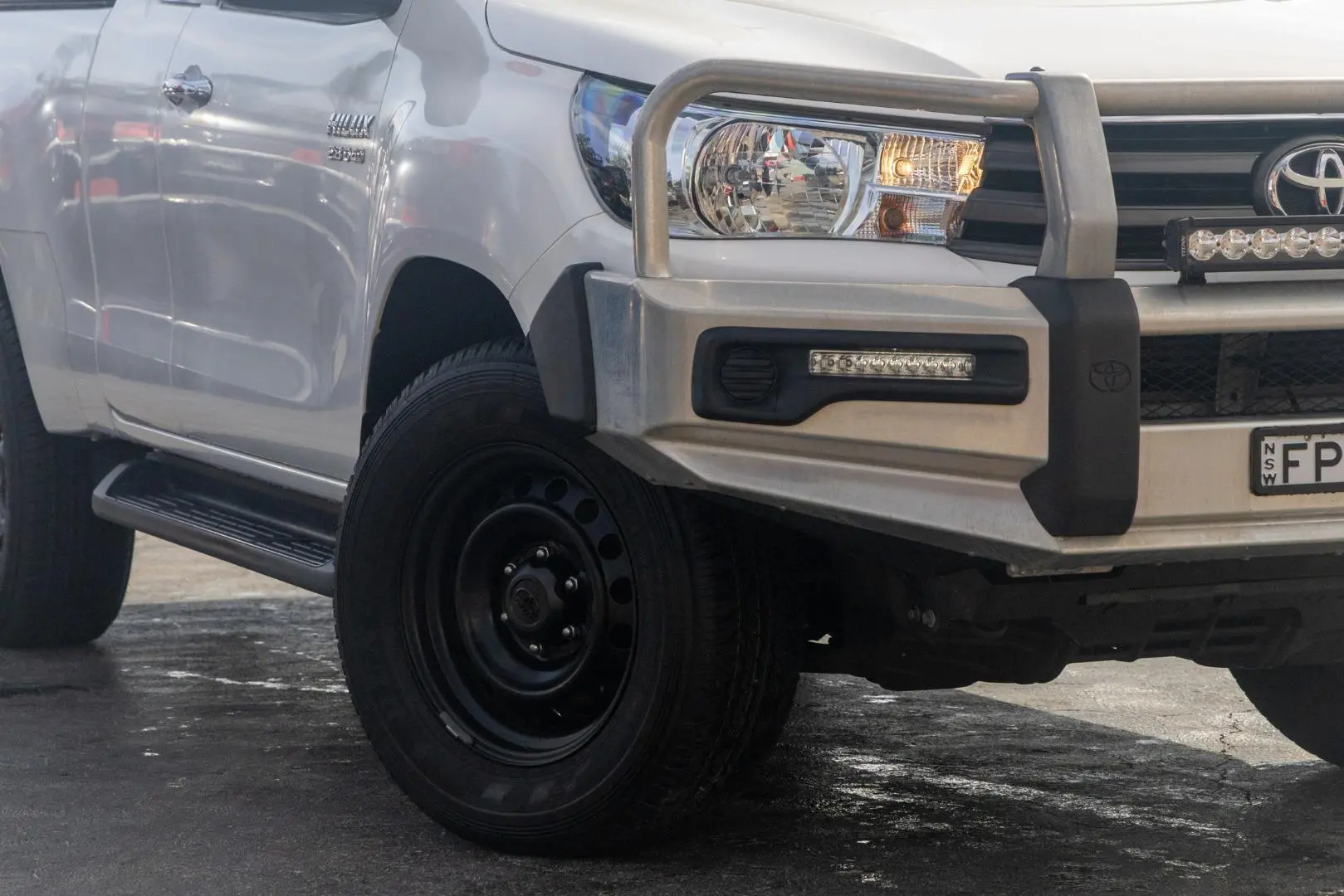 2017 Toyota Hilux Gallery Image 6