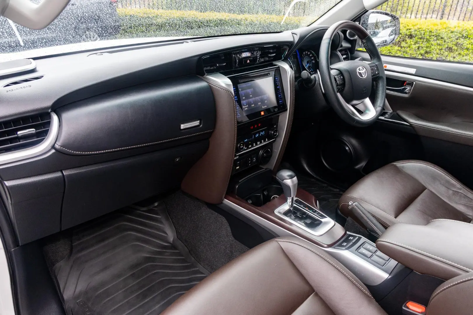 2018 Toyota Fortuner Gallery Image 8