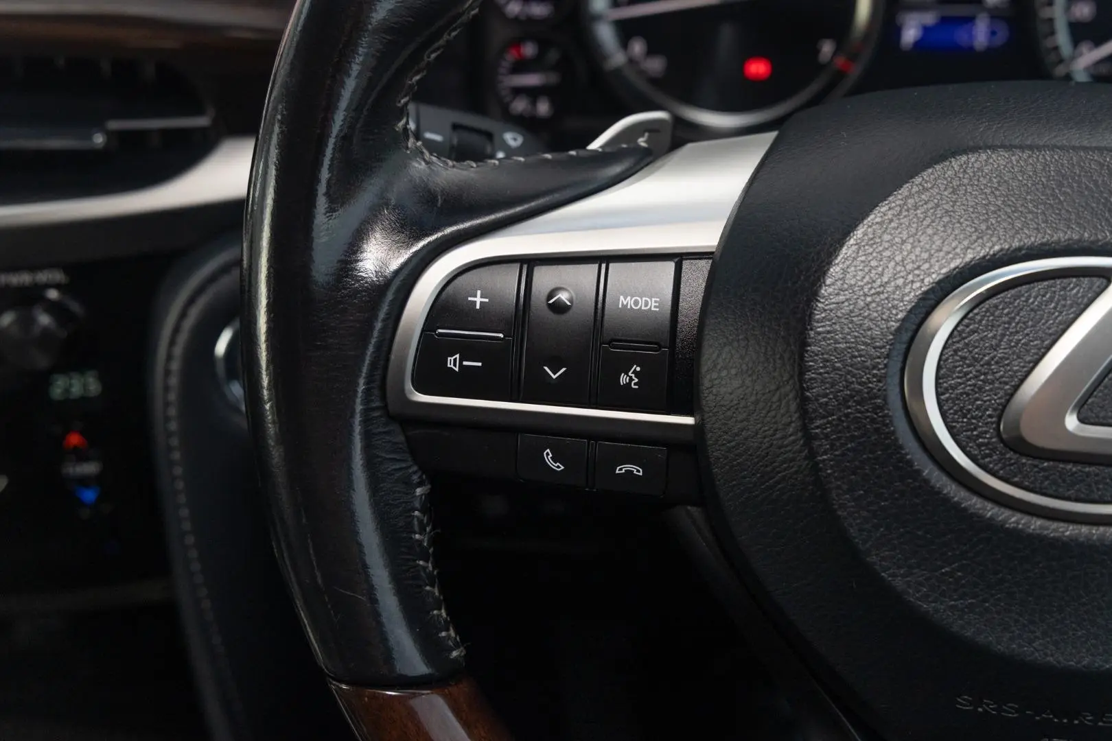 2017 Lexus LX Gallery Image 12