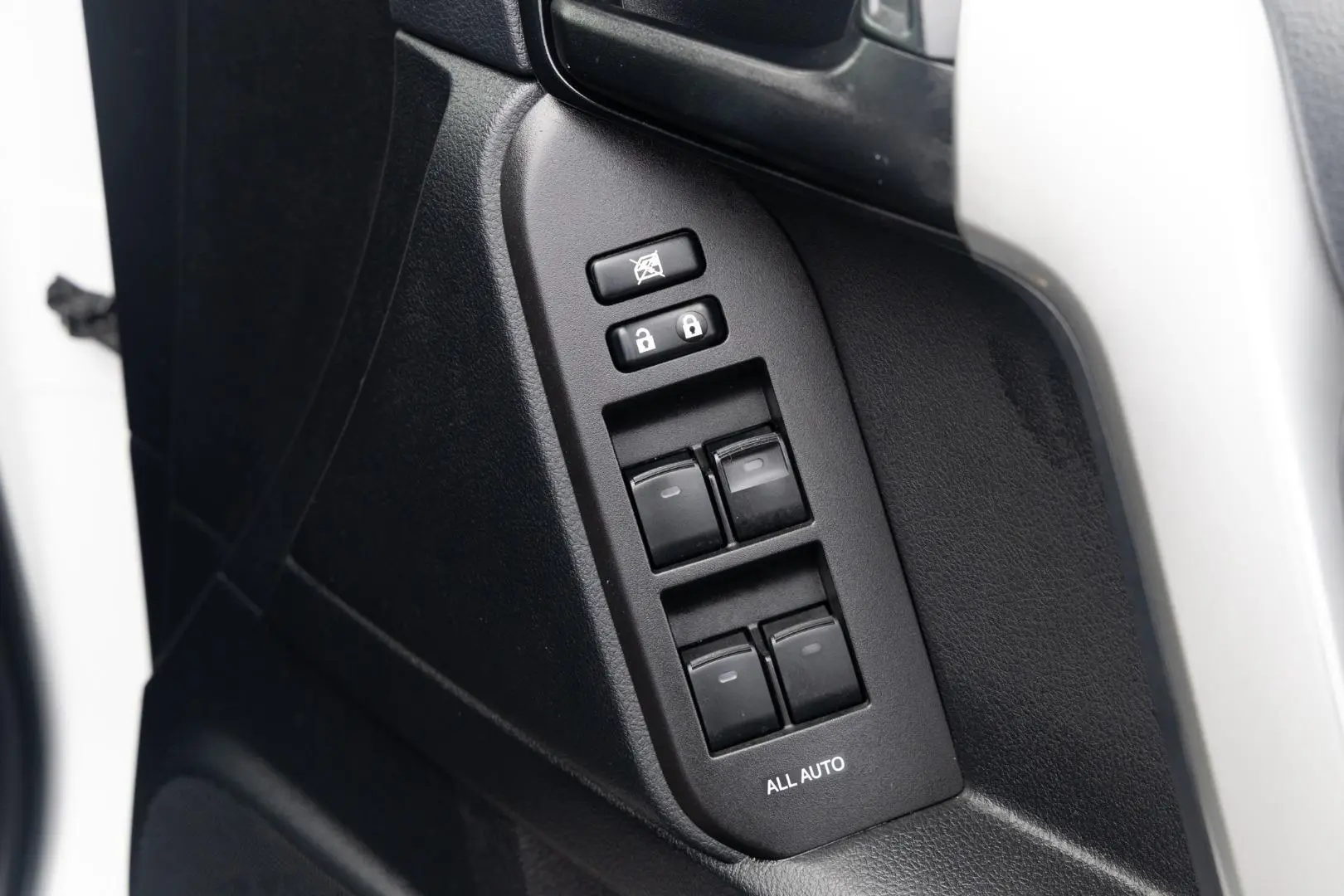 2018 Toyota Landcruiser Prado Gallery Image 17