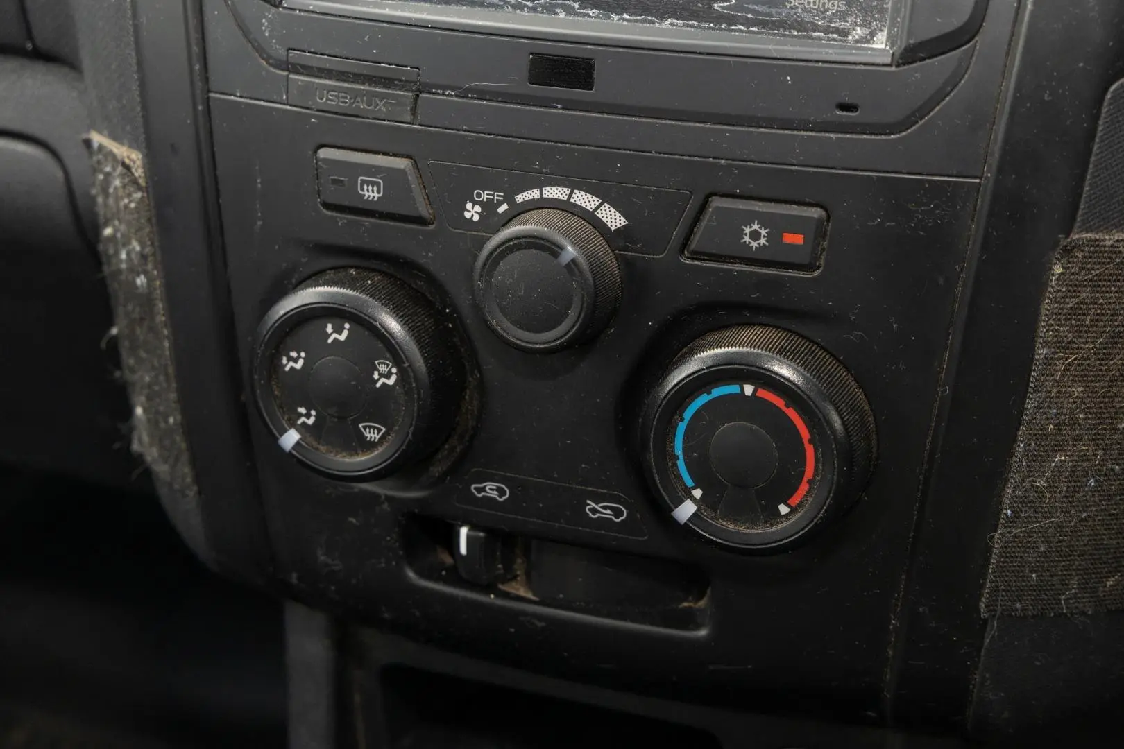 2018 Isuzu D-MAX Gallery Image 16