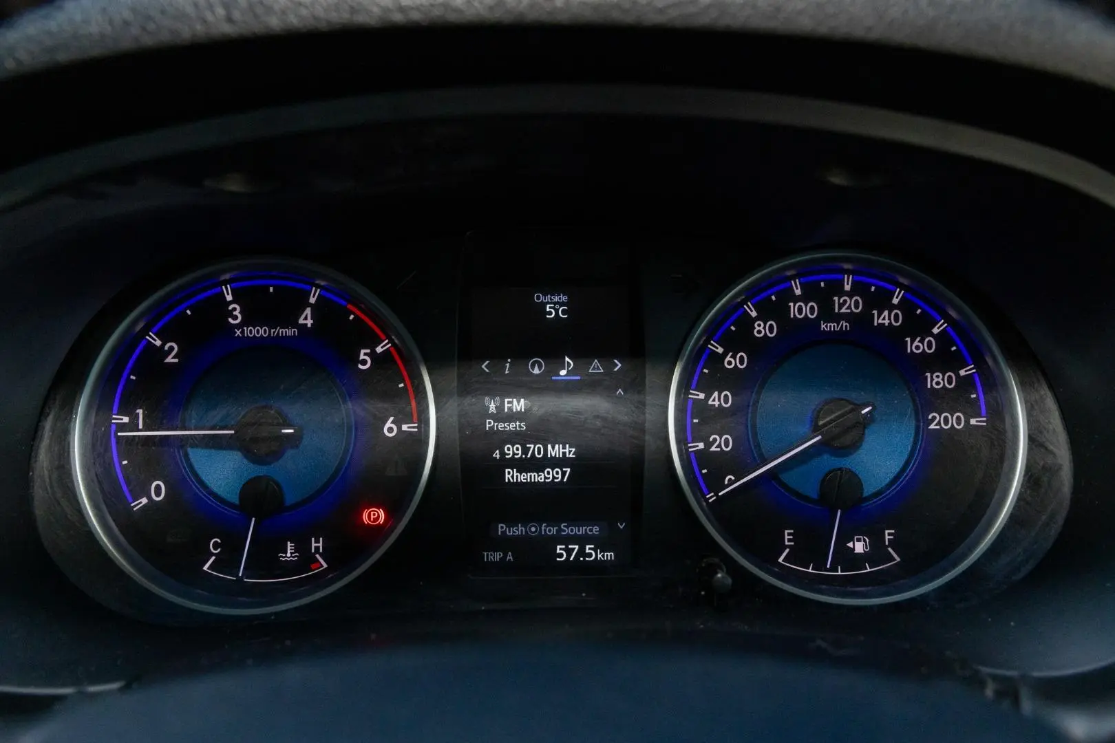 2017 Toyota Hilux Gallery Image 13
