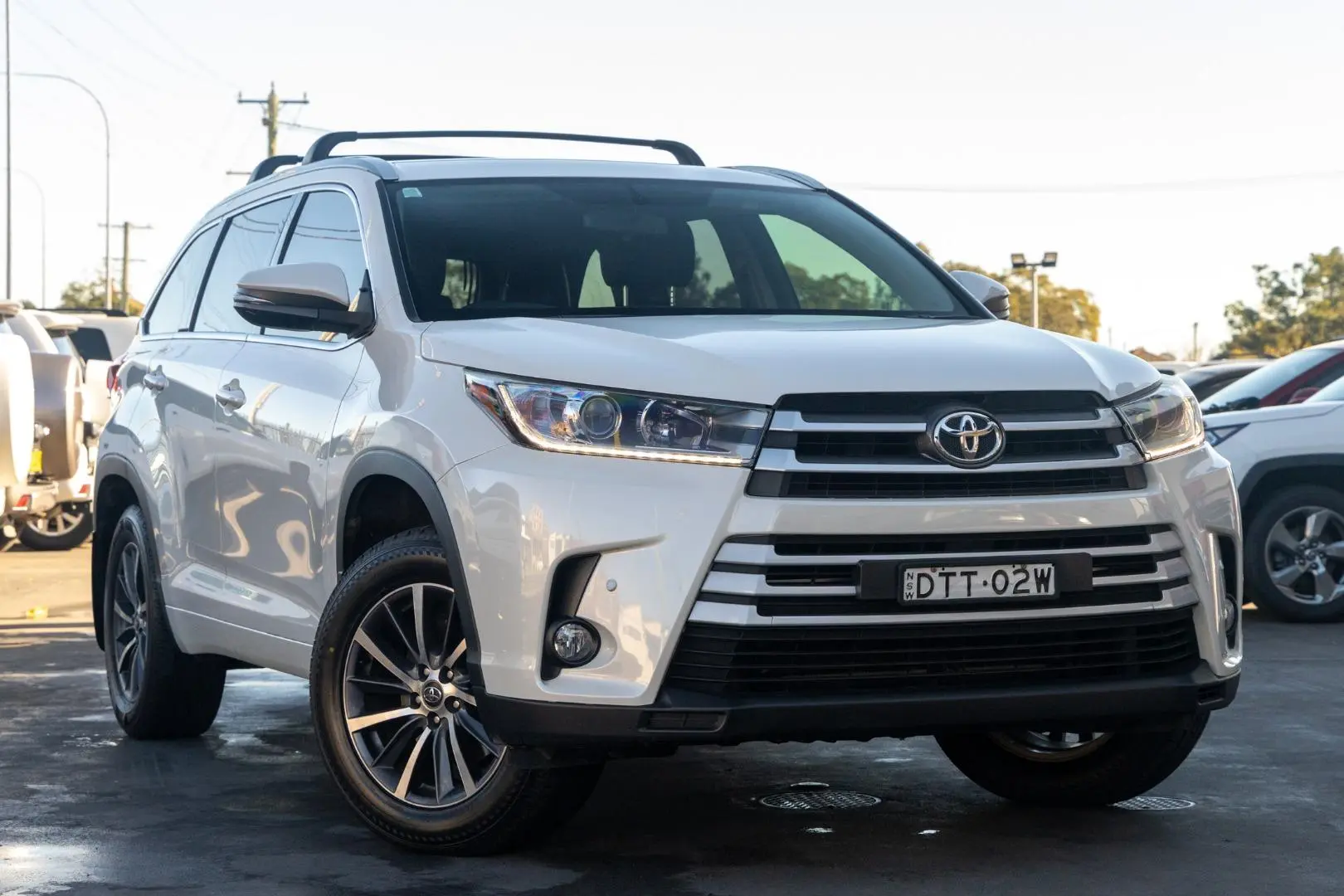 2017 Toyota Kluger Gallery Image 1