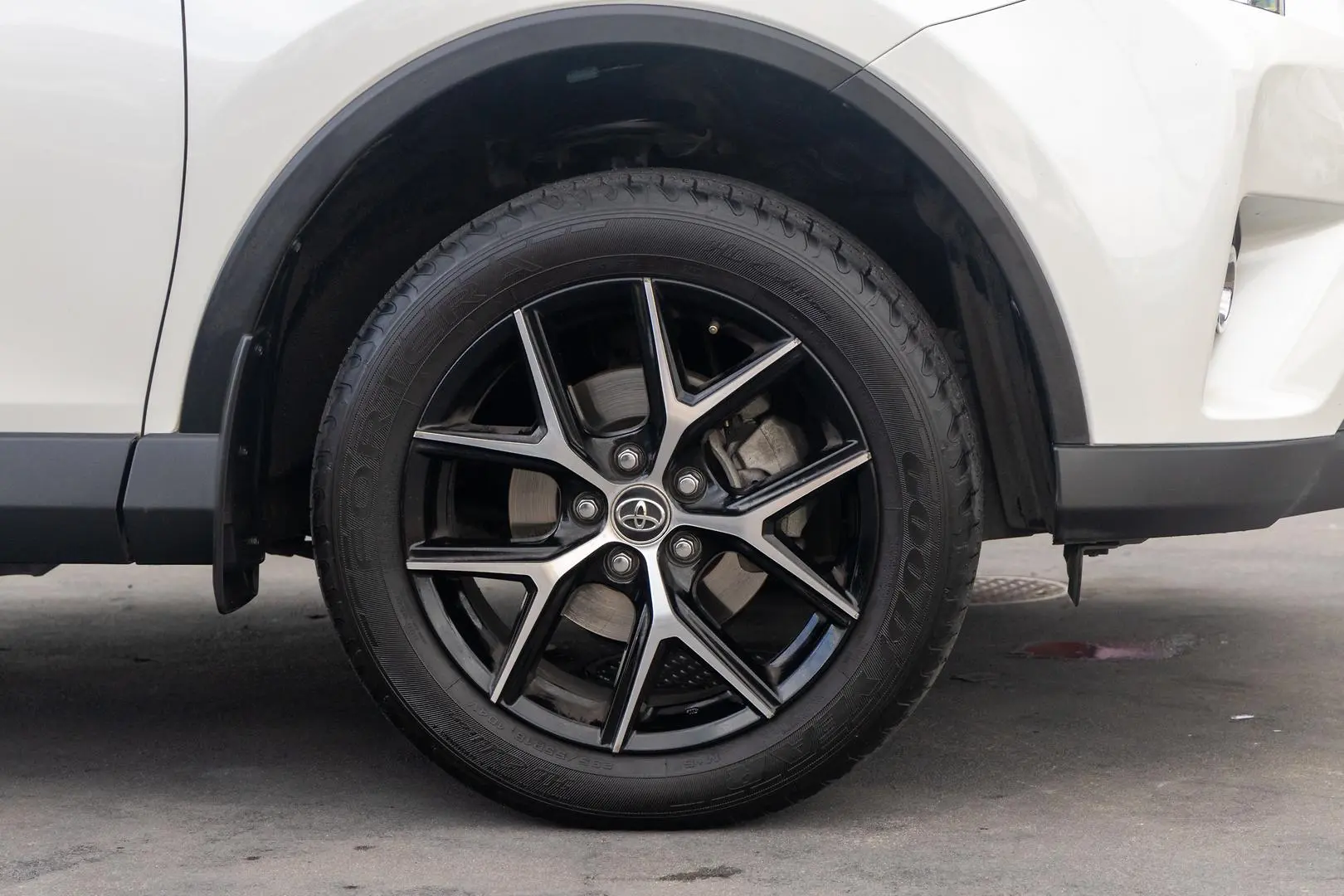 2017 Toyota RAV4 Gallery Image 22