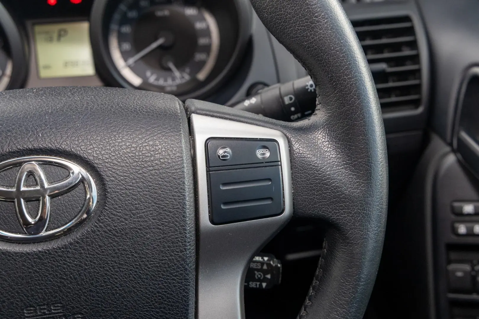 2014 Toyota Landcruiser Prado Gallery Image 12