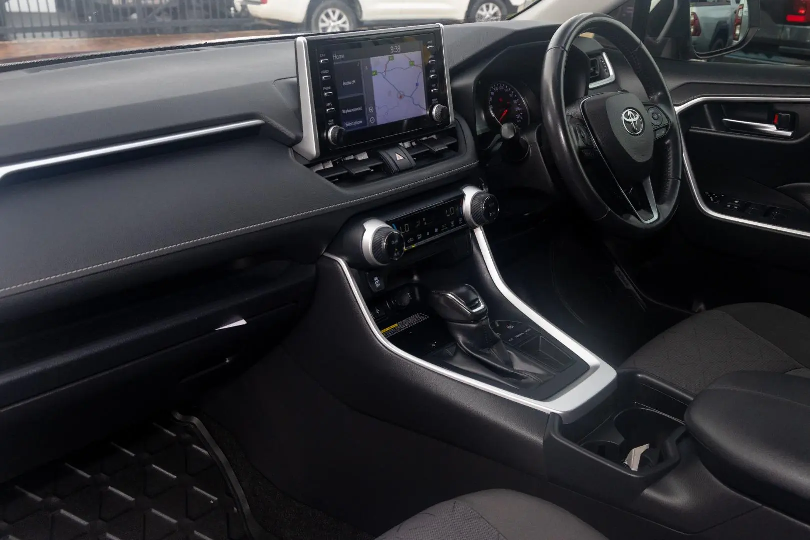 2020 Toyota RAV4 Gallery Image 8