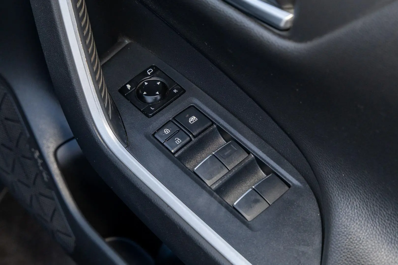 2020 Toyota RAV4 Gallery Image 18