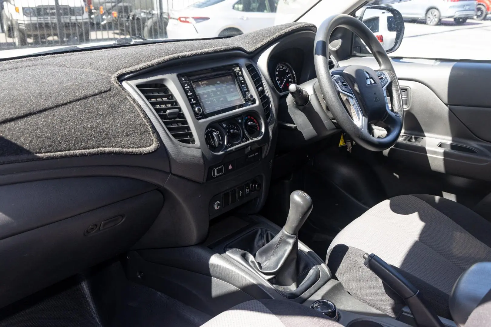 2019 Mitsubishi Triton Gallery Image 8