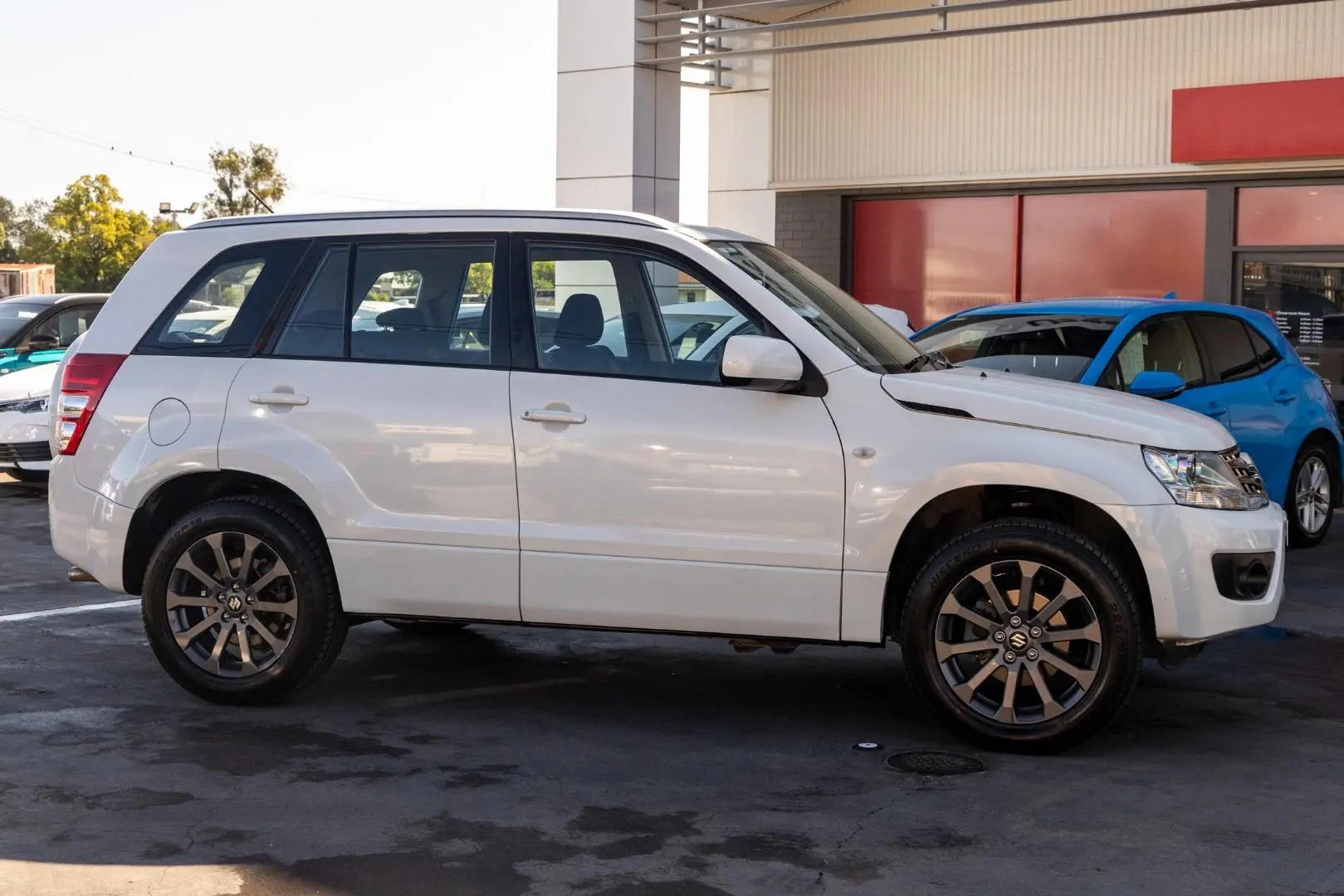 2018 Suzuki Grand Vitara Gallery Image 3