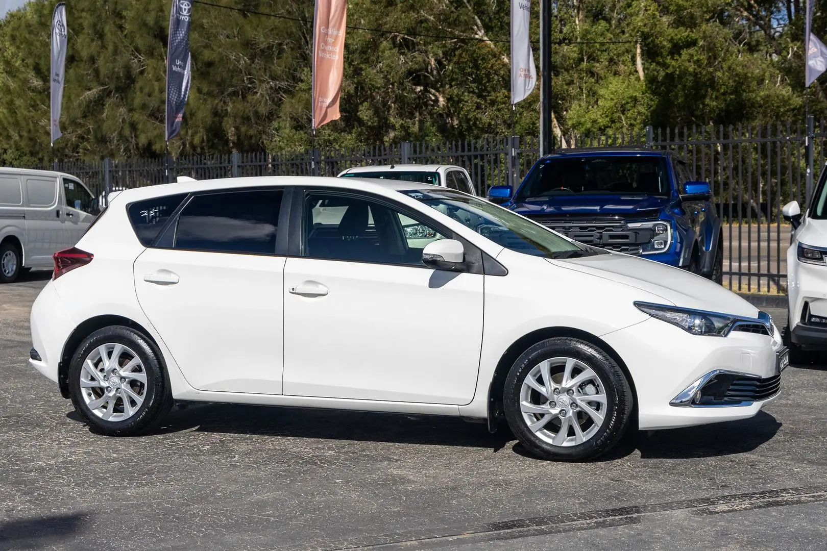 2017 Toyota Corolla Gallery Image 3