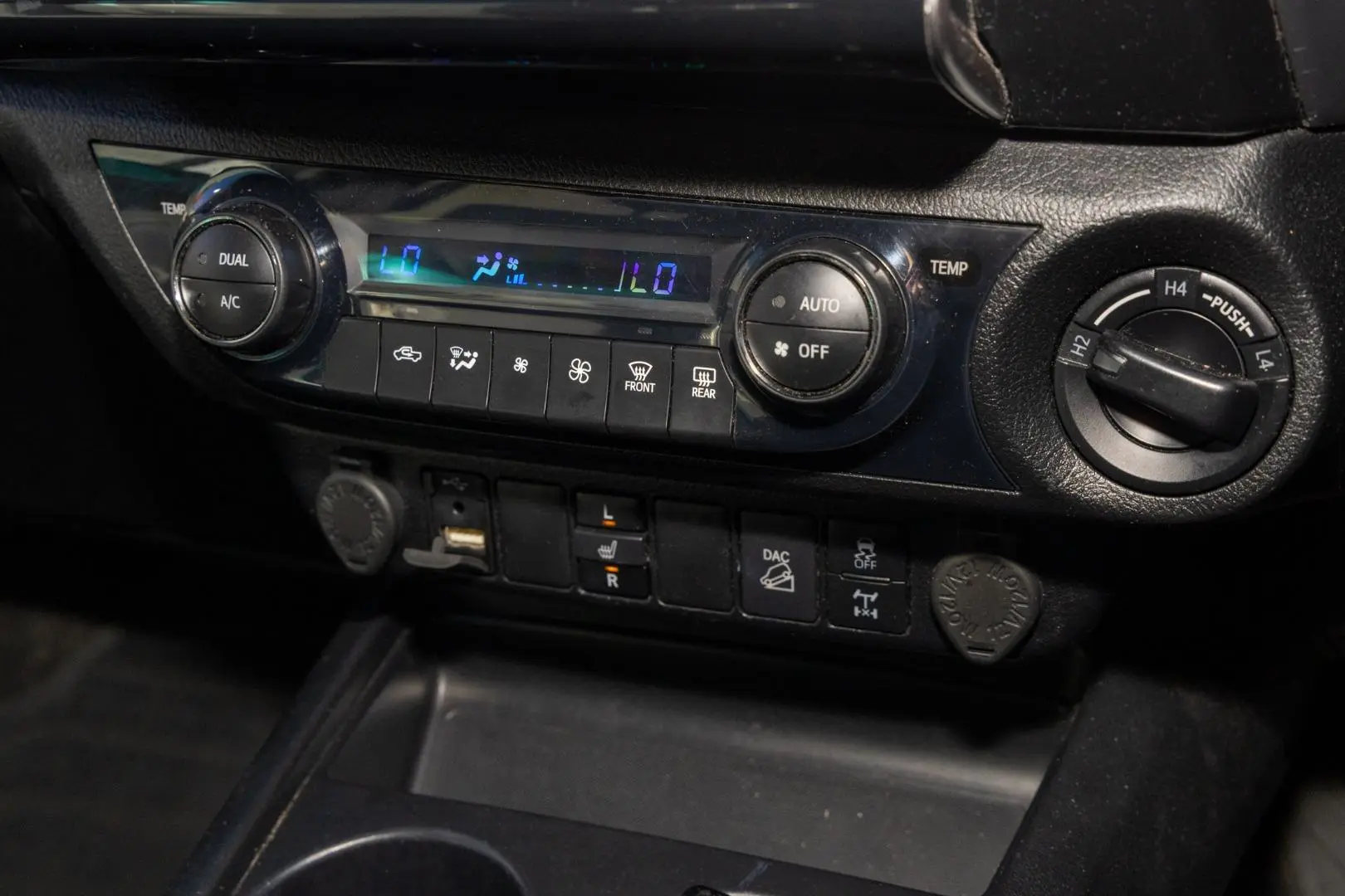 2022 Toyota Hilux Gallery Image 16
