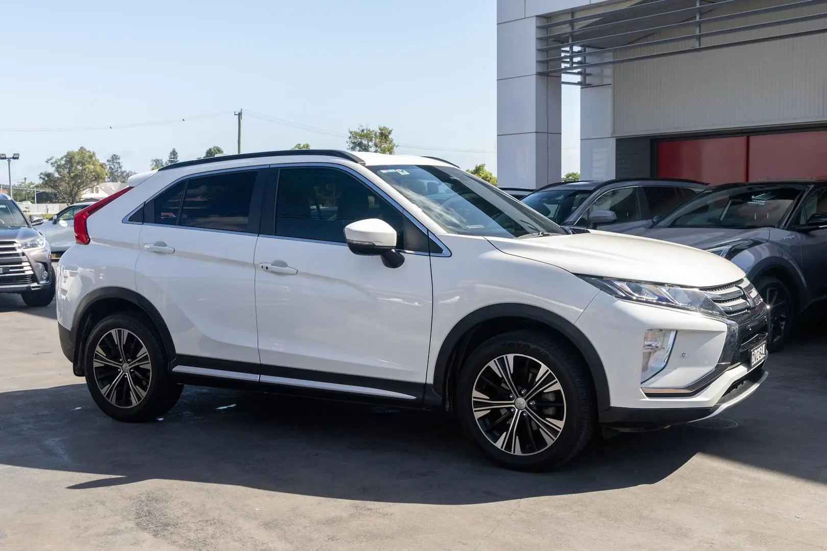 2017 Mitsubishi Eclipse Cross Gallery Image 3