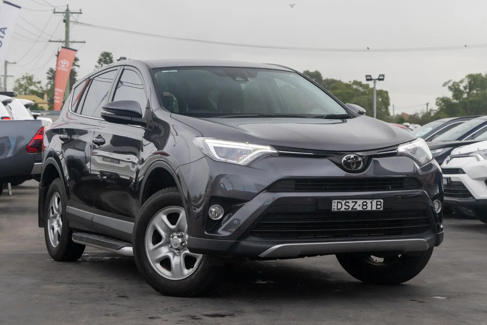 2017 Toyota RAV4 Gallery Image 1