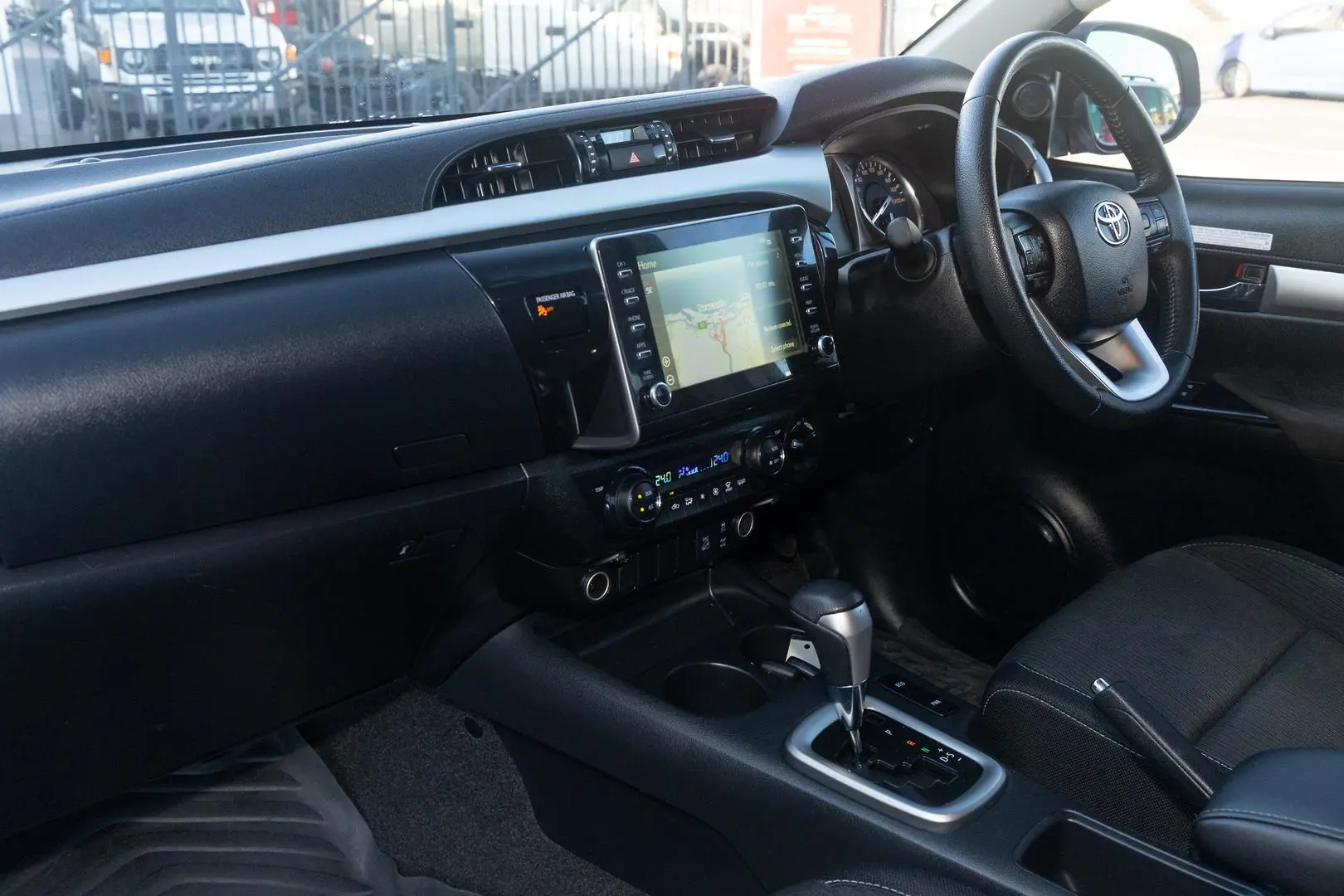 2022 Toyota Hilux Gallery Image 8