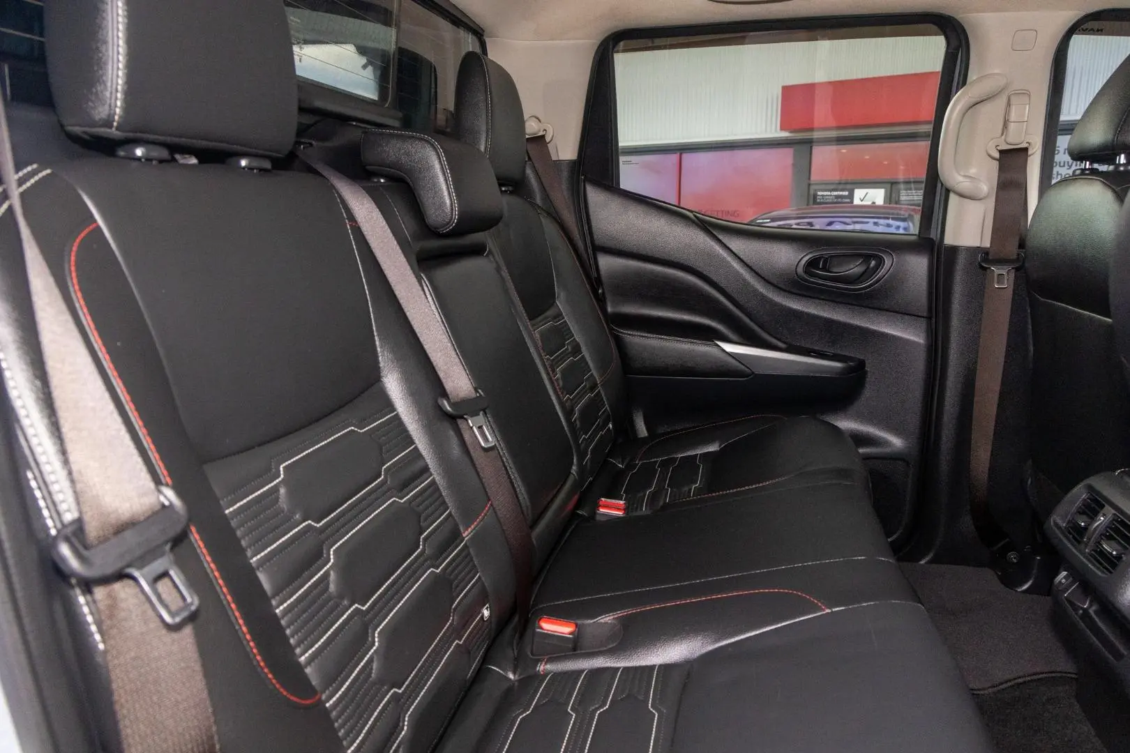 2021 Nissan Navara Gallery Image 9