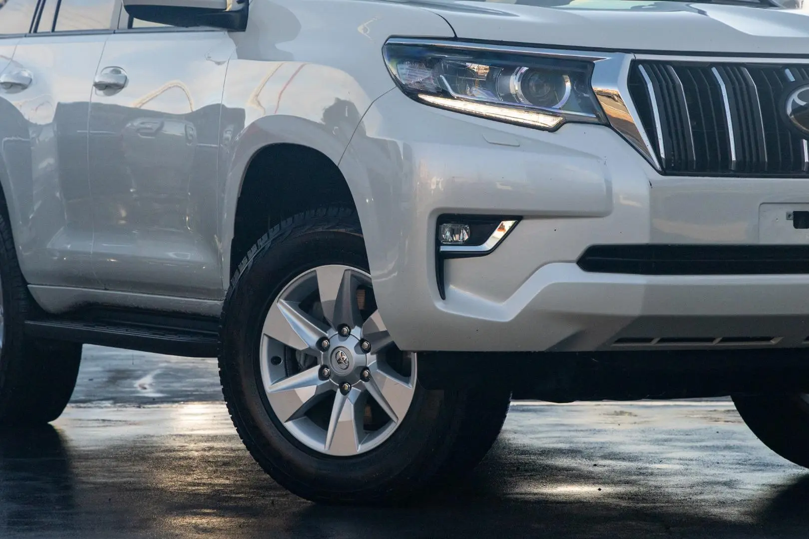 2018 Toyota Landcruiser Prado Gallery Image 6