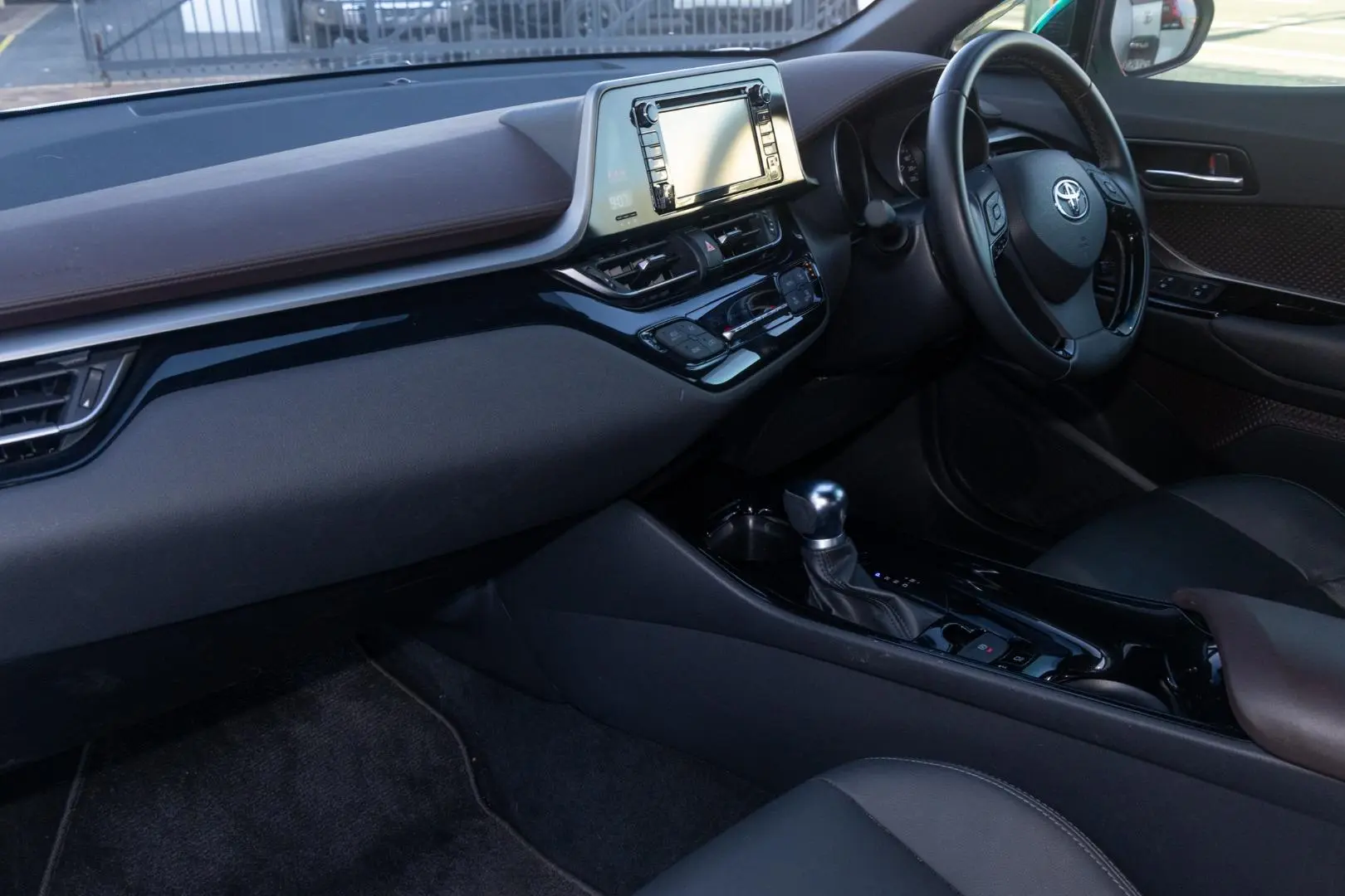 2019 Toyota C-HR Gallery Image 8