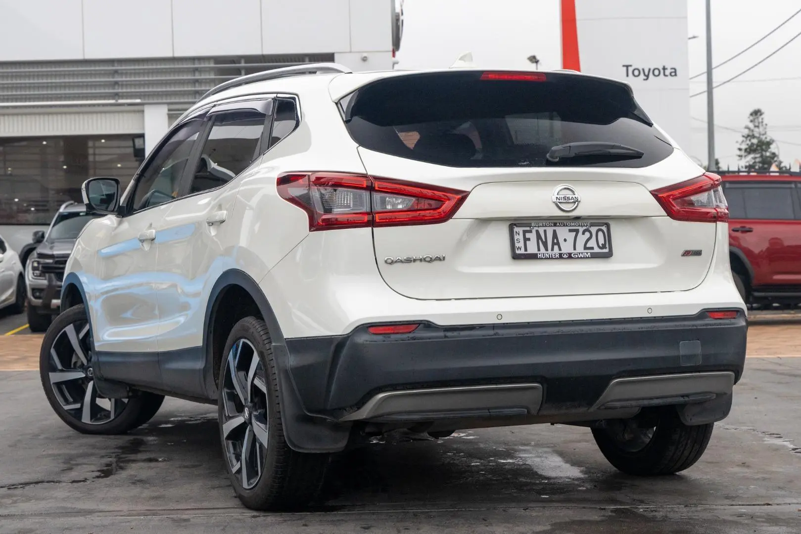 2017 Nissan Qashqai Gallery Image 2