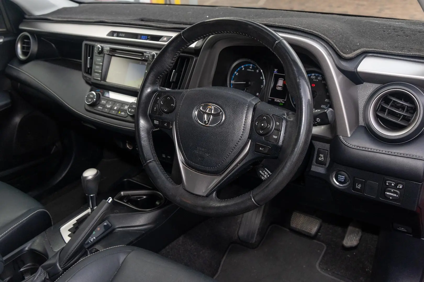 2018 Toyota RAV4 Gallery Image 7