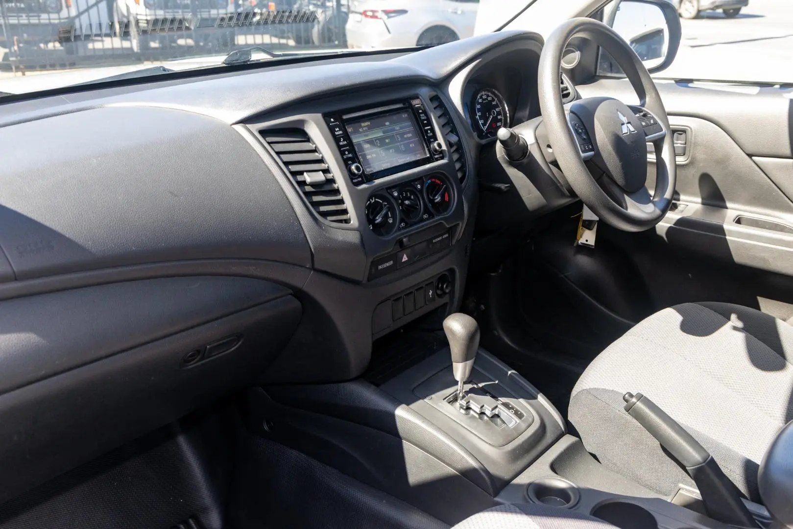 2021 Mitsubishi Triton Gallery Image 8