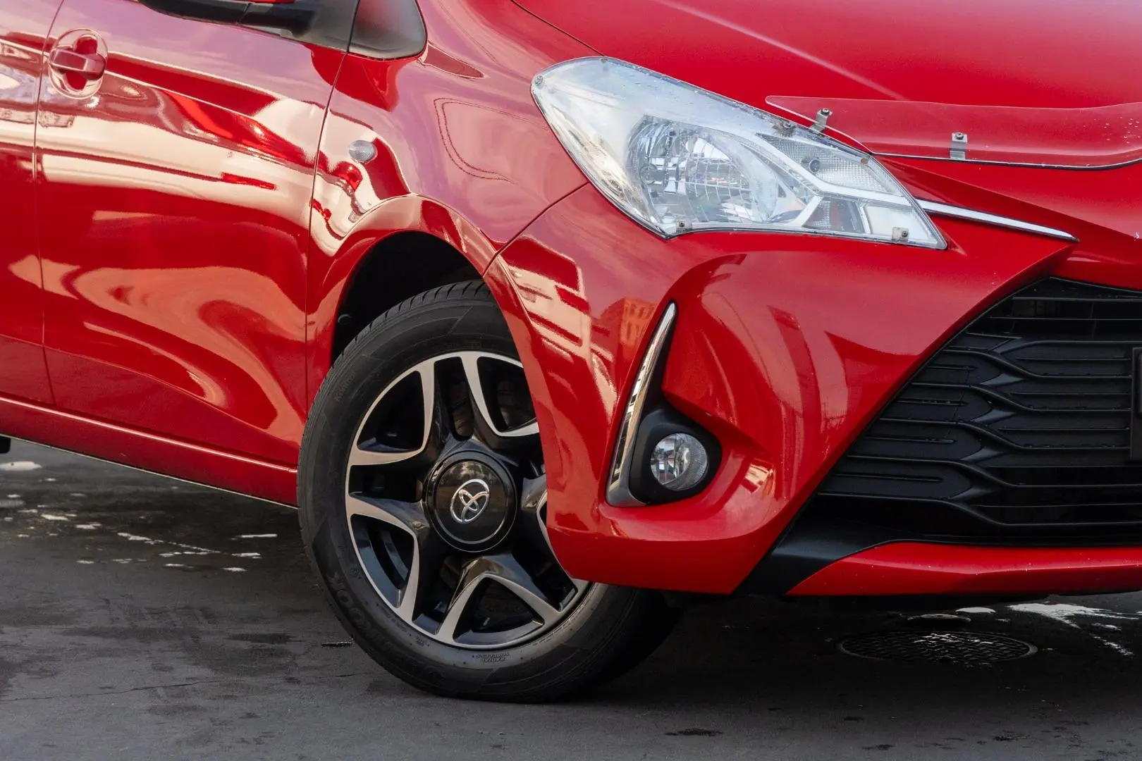 2018 Toyota Yaris Gallery Image 6