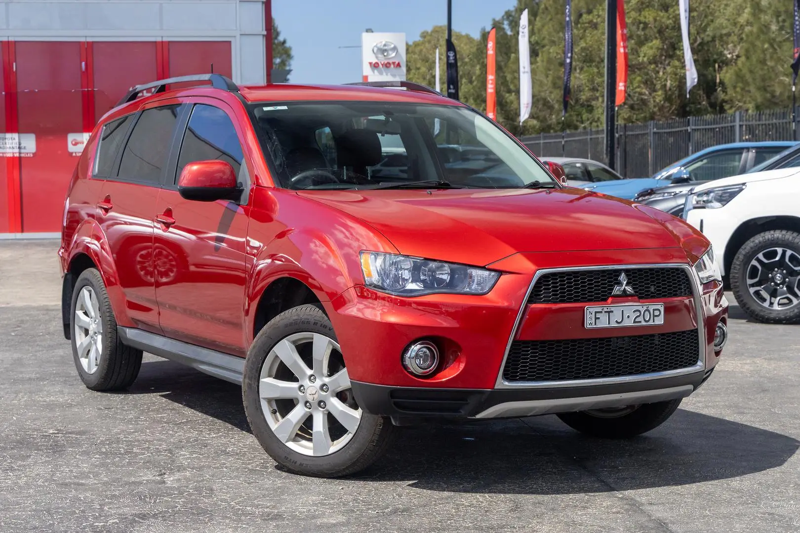 2012 Mitsubishi Outlander Gallery Image 1