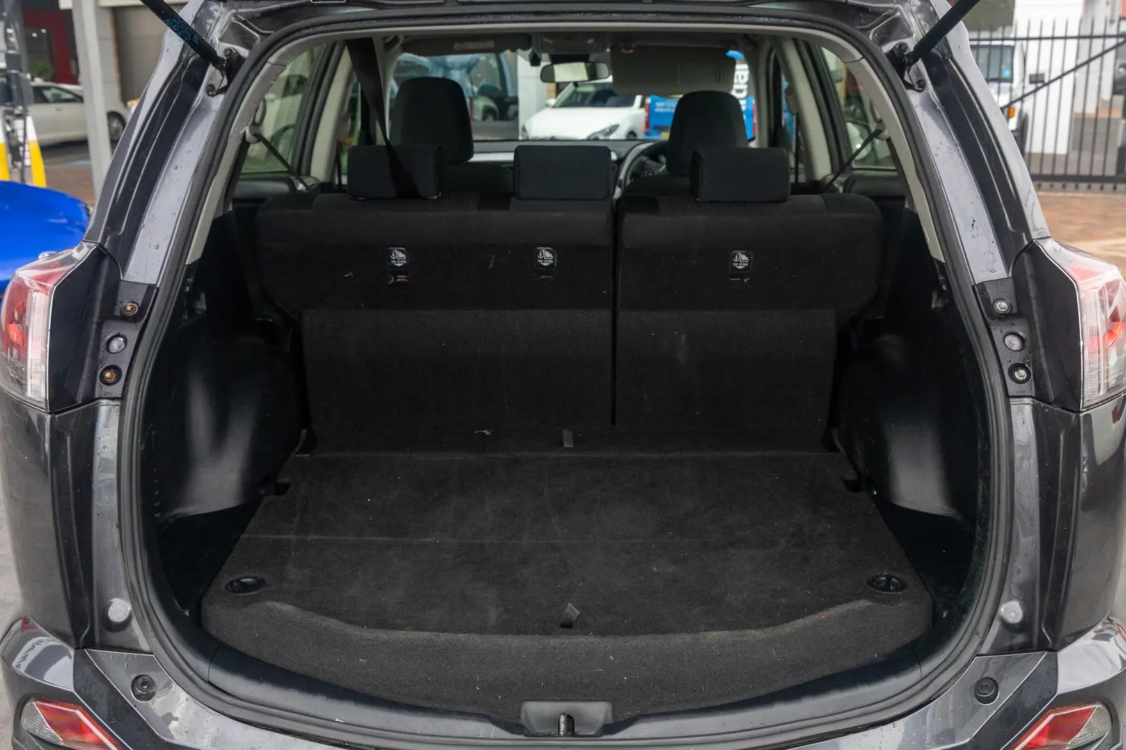 2018 Toyota RAV4 Gallery Image 18