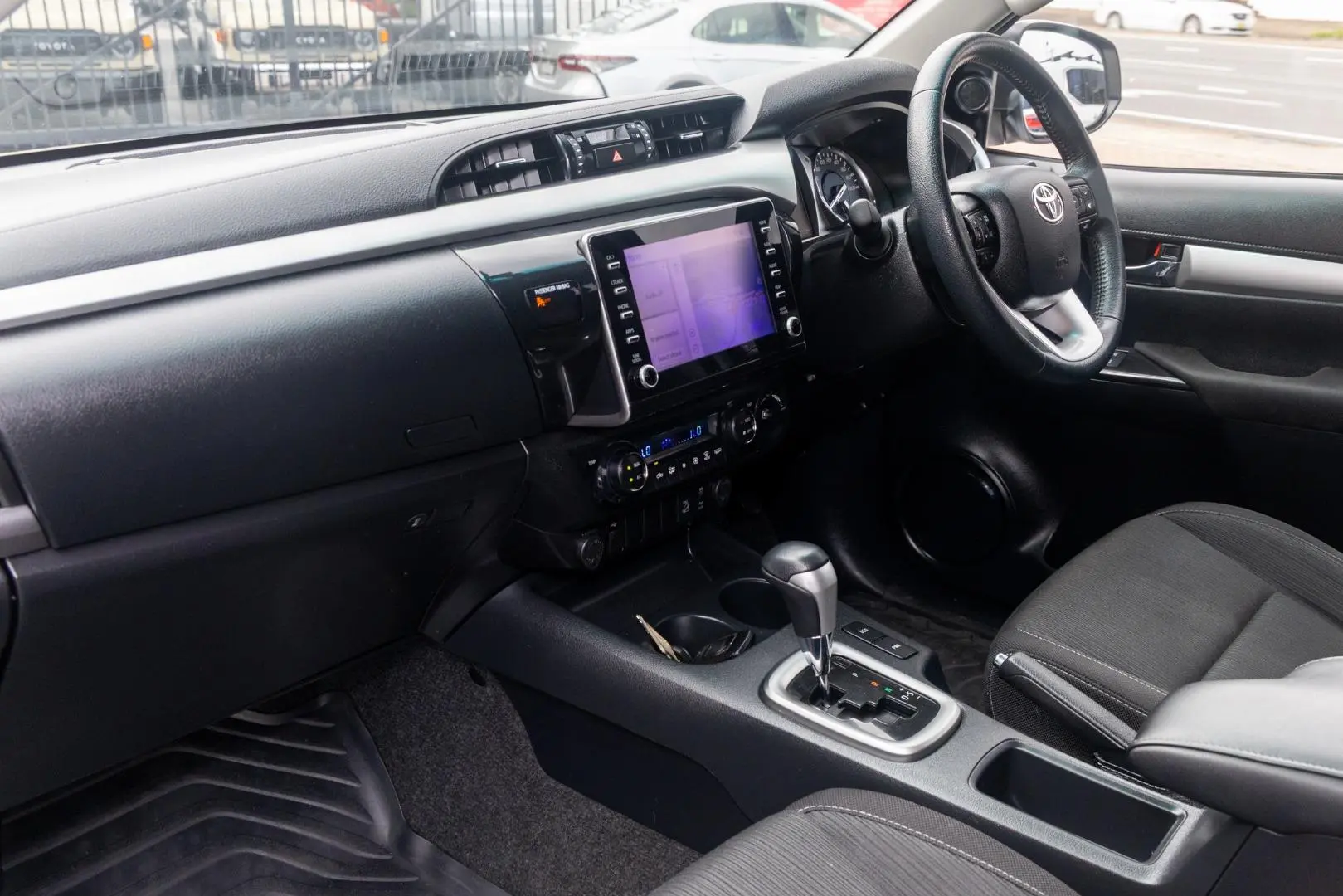 2022 Toyota Hilux Gallery Image 8