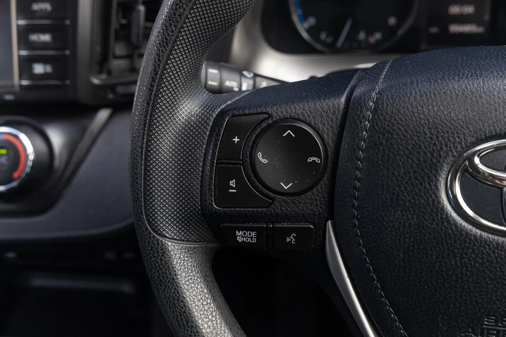2018 Toyota RAV4 Gallery Image 11
