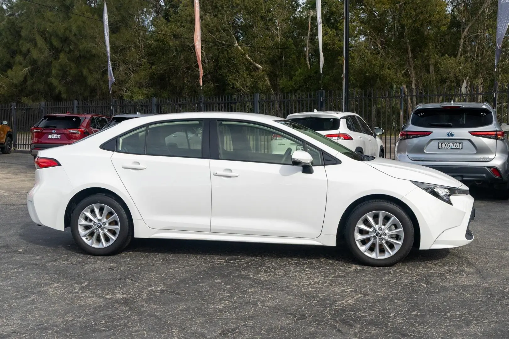 2021 Toyota Corolla Gallery Image 3