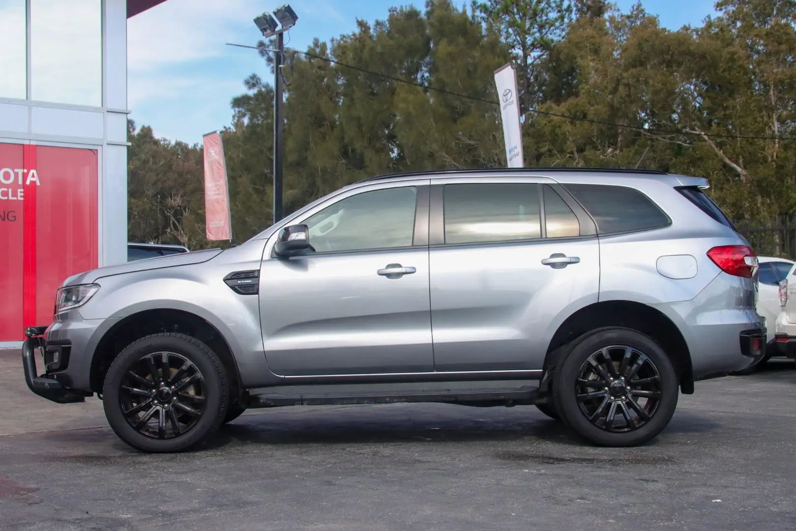 2019 Ford Everest Gallery Image 3