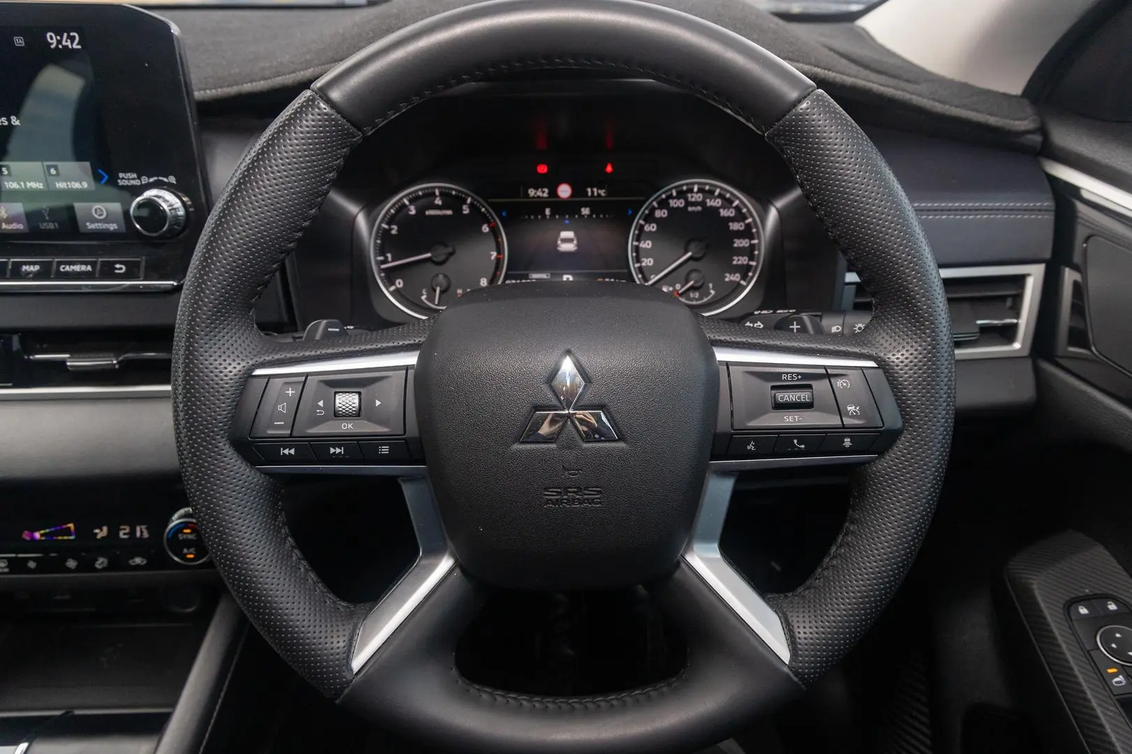 2024 Mitsubishi Outlander Gallery Image 10
