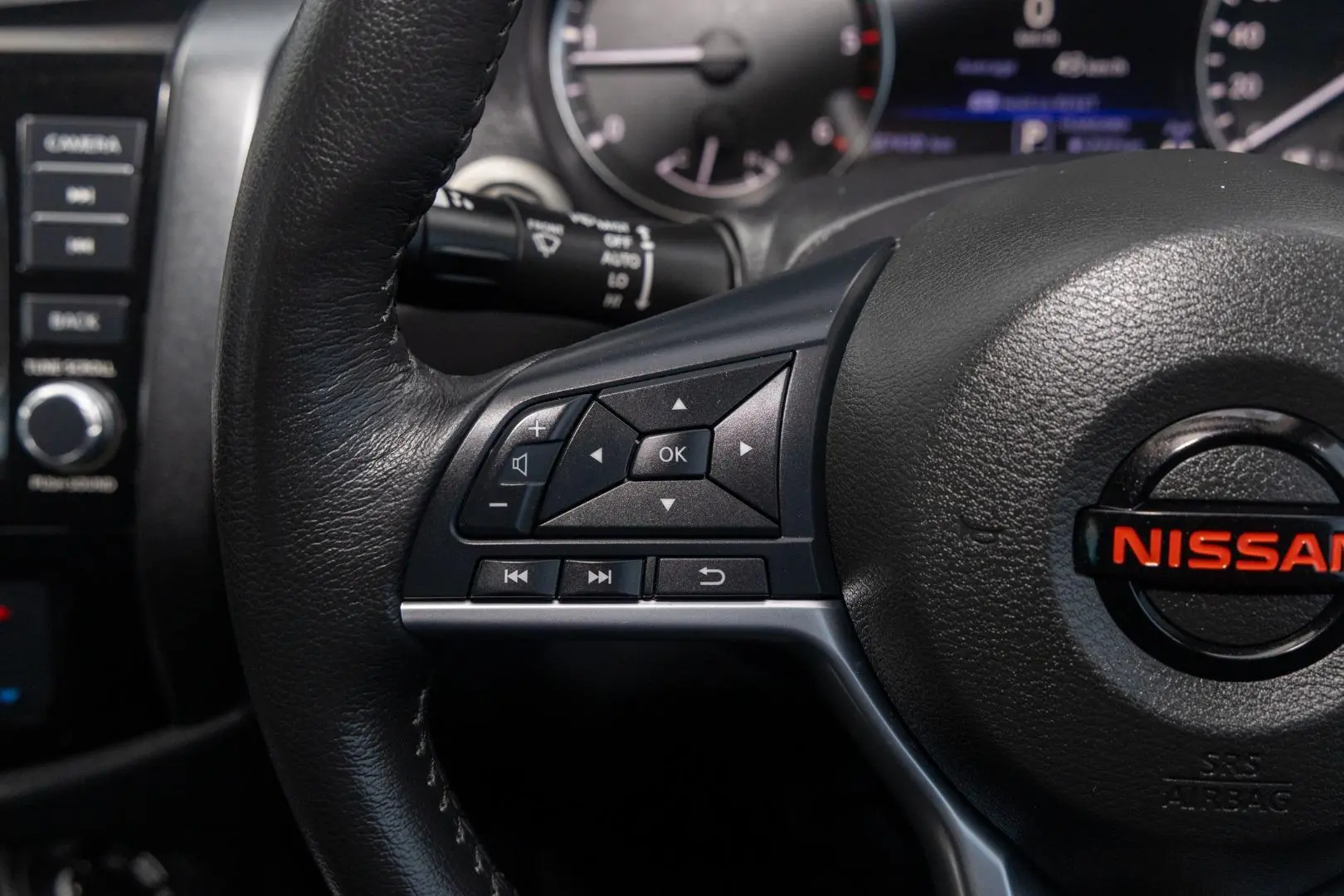 2021 Nissan Navara Gallery Image 11