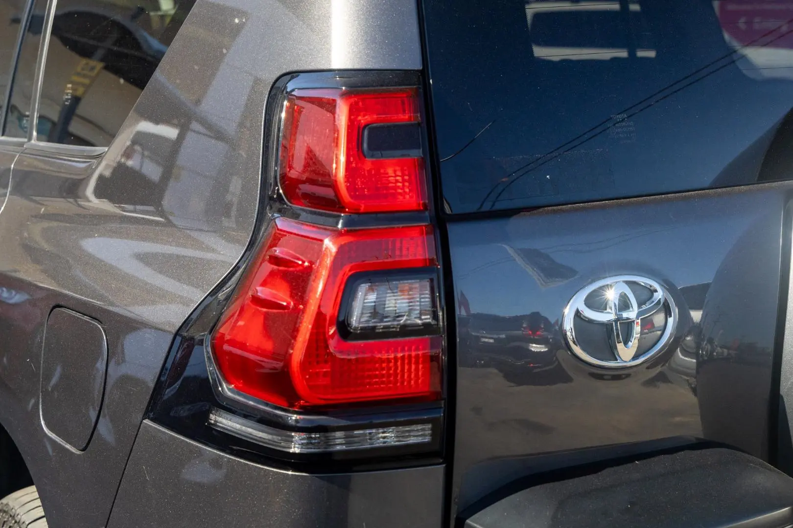 2018 Toyota Landcruiser Prado Gallery Image 19