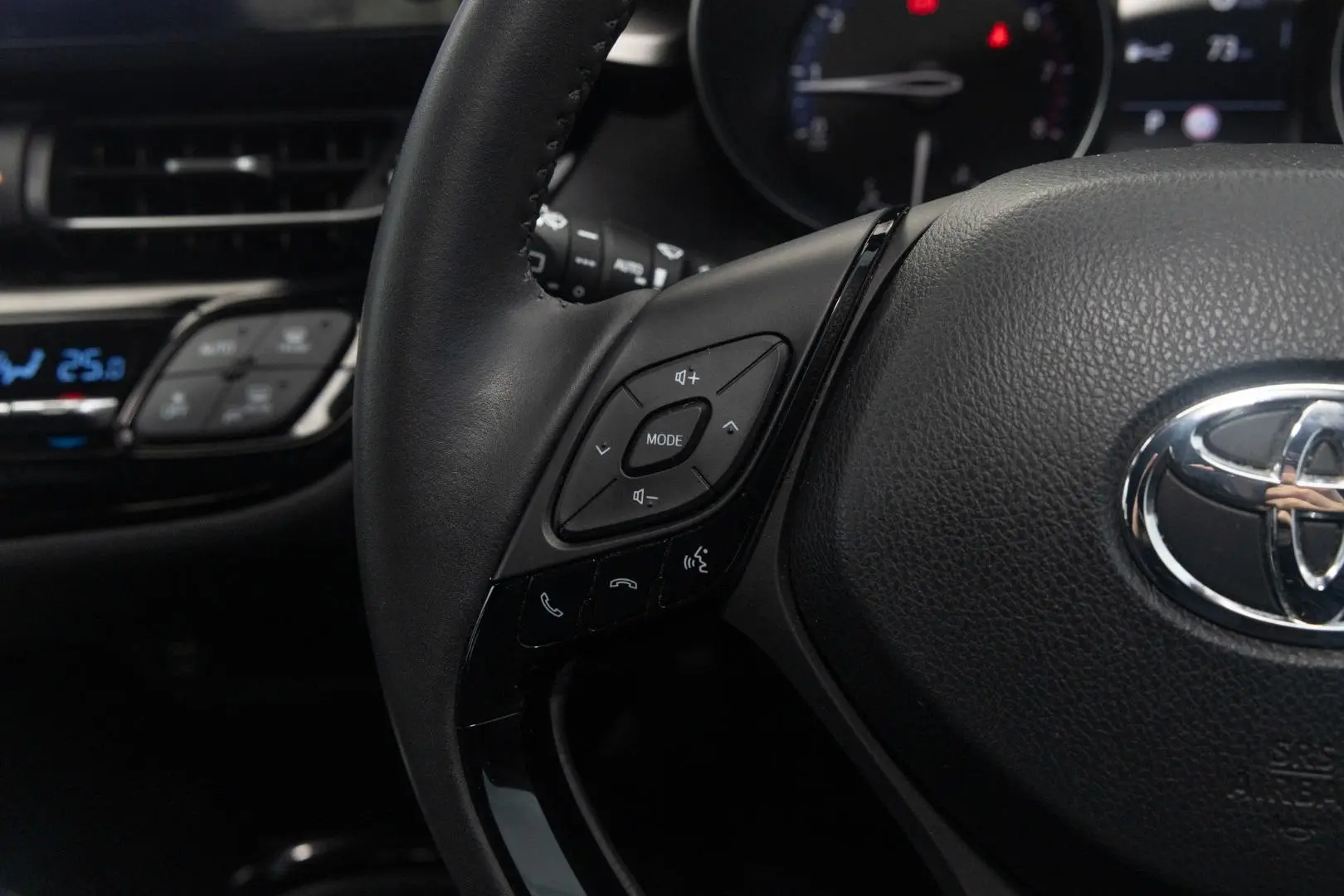 2022 Toyota C-HR Gallery Image 11