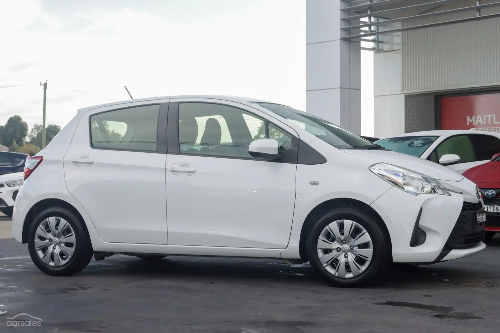 2017 Toyota Yaris Image 3