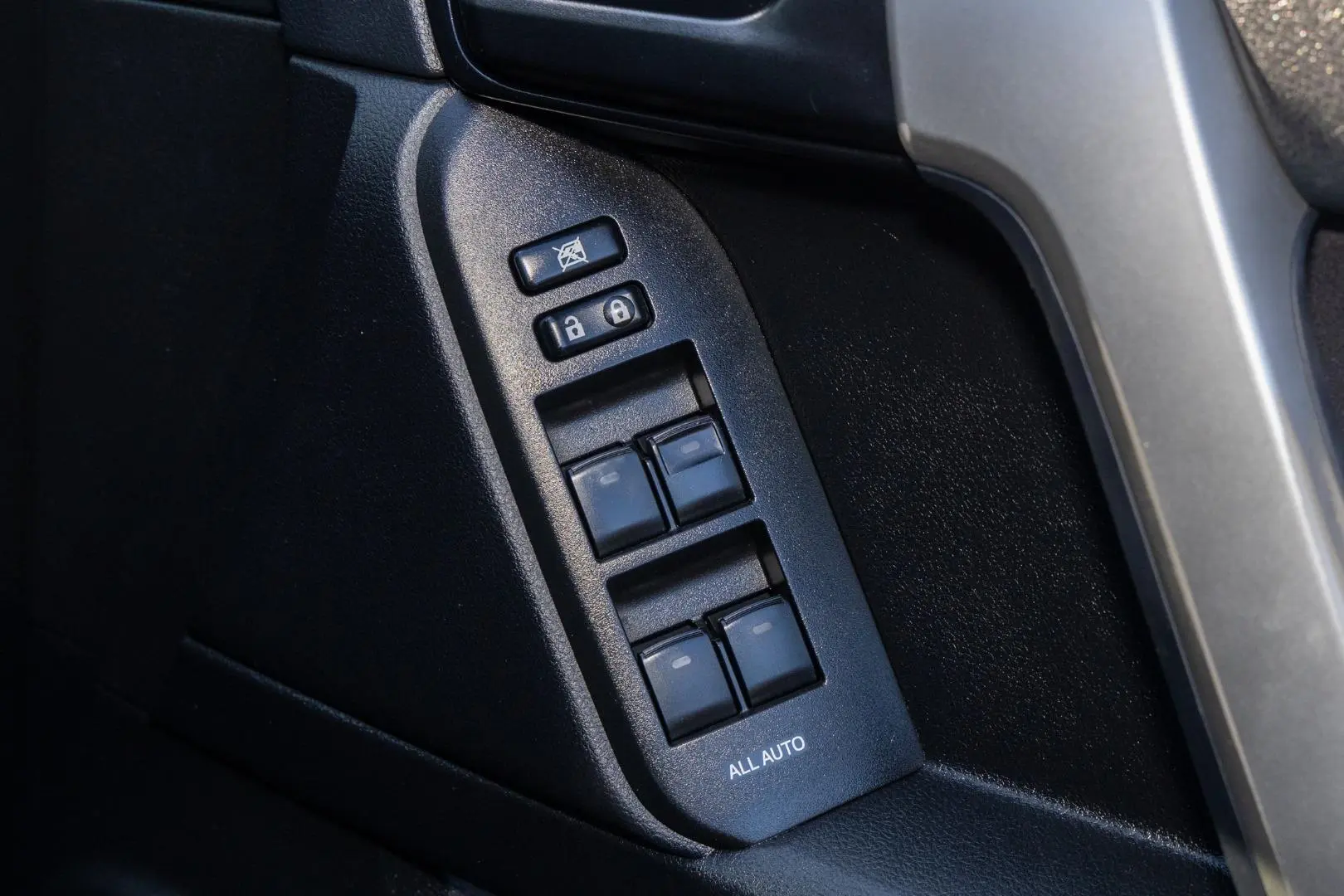 2020 Toyota Landcruiser Prado Gallery Image 18