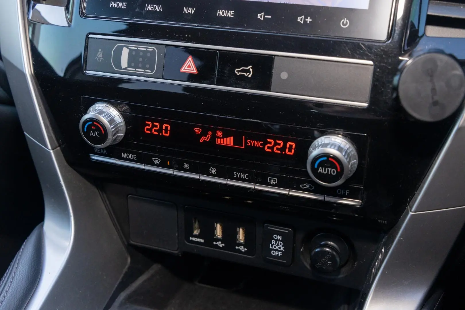 2022 Mitsubishi Pajero Sport Gallery Image 16