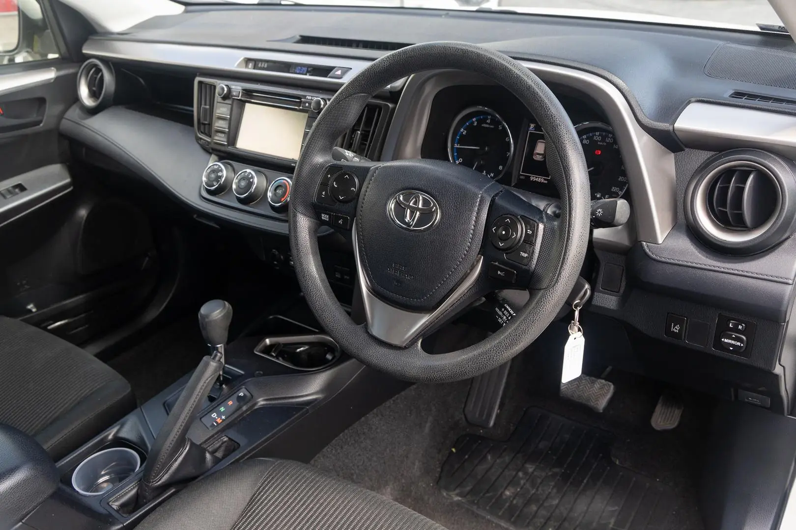 2018 Toyota RAV4 Gallery Image 7