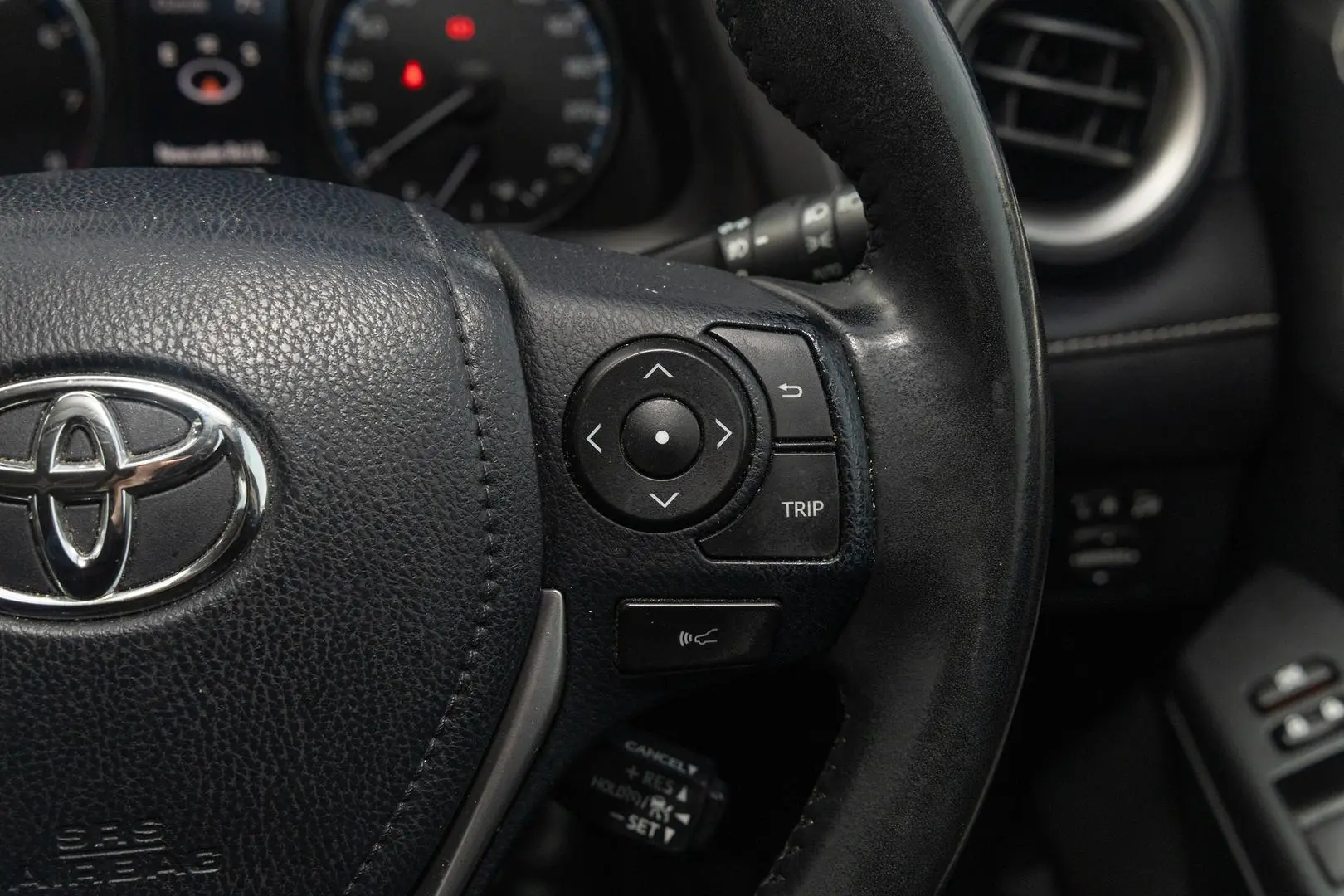 2018 Toyota RAV4 Gallery Image 12