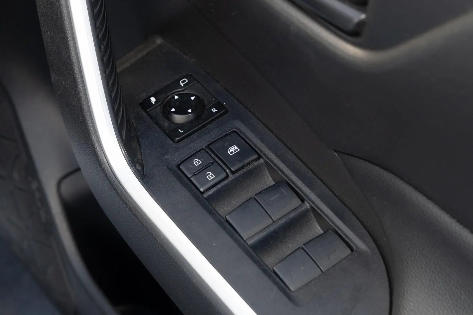 2020 Toyota RAV4 Gallery Image 18